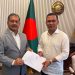 রাজনৈতিক উপদেষ্টা হিসেবে প্রধানমন্ত্রীর হাতে যোগদানপত্র দাখিল