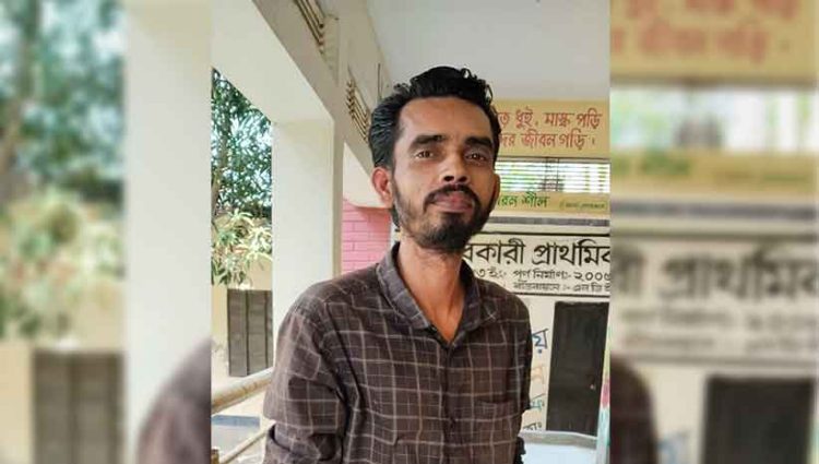 রুপাতলী স্কুলের সেই দপ্তরির ফের চাকুরীতে যোগদান, টাকা লেনদেনের অভিযোগ