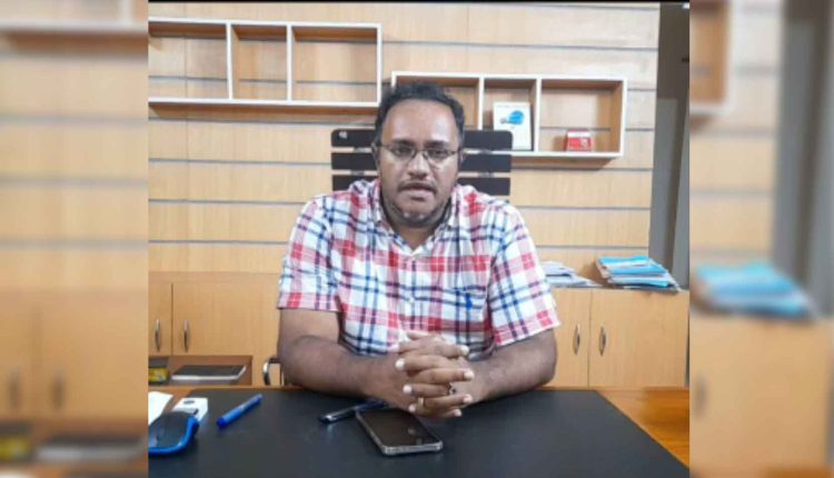 ‘লাশ পড়বে, চেয়ার ছাড়ব না’ প্রকৌশলী সুব্রত’র হুমকি