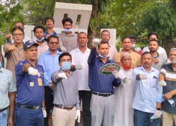 শিক্ষার্থীদের শপথ পড়ালেন বরিশালের জেলা প্রশাসক