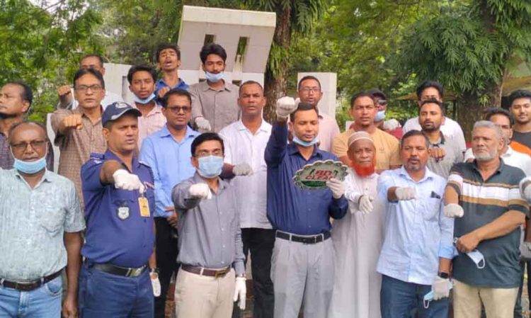 শিক্ষার্থীদের শপথ পড়ালেন বরিশালের জেলা প্রশাসক