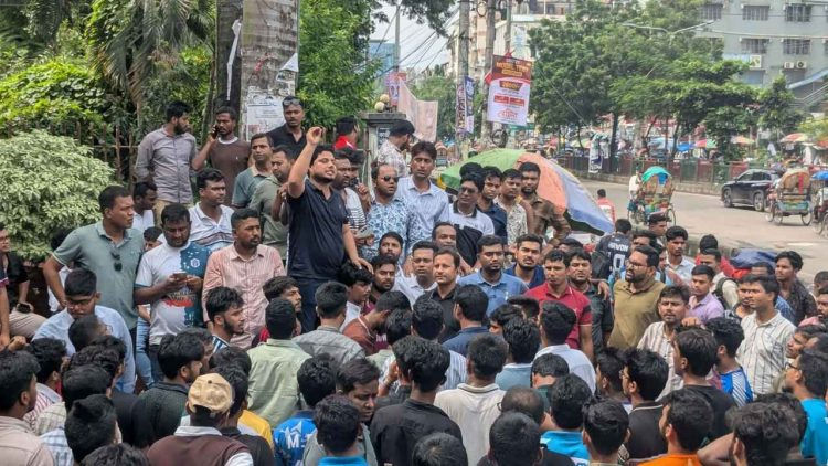 শিবিরের প্রোগ্রামে ছাত্রদলের হামলা, আহত ২৭
