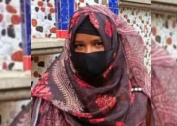 সিলেটে স্ত্রী স্বীকৃতির দাবিতে প্রেমিকের বাড়িতে তরুণীর অনশন