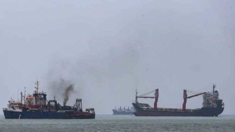 হরমুজ প্রণালিতে কুয়েতের তেলবাহী ট্যাংকারে হামলা