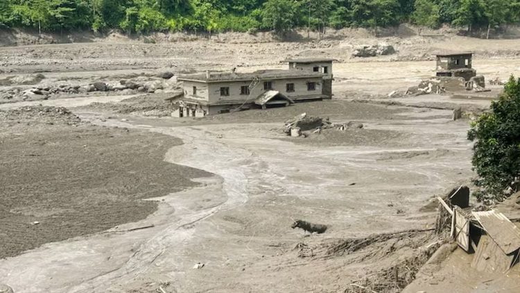 হিমবাহ ধসেই নেপালে ভয়াবহ আকস্মিক বন্যা