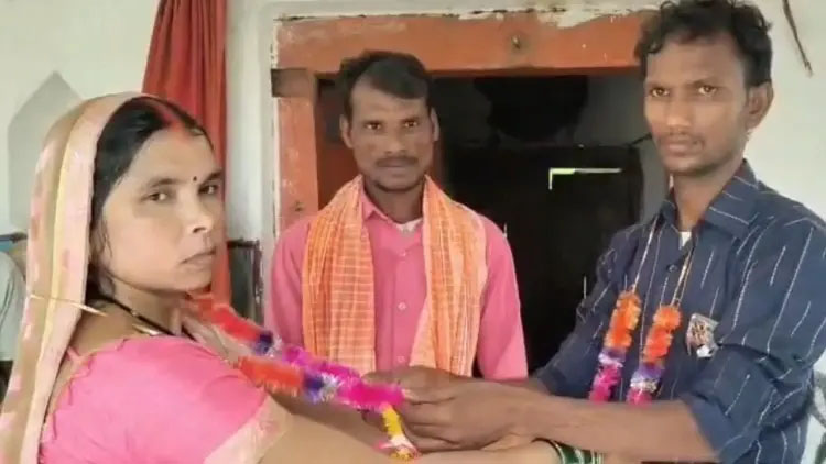 ৫ সন্তানের মাকে প্রেমিকের সঙ্গে বিয়ে দিলেন স্বামী